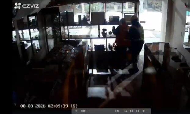 Robo en una joyería de la peatonal: se llevaron unos 50 relojes y el botín rondaría los $30 millones