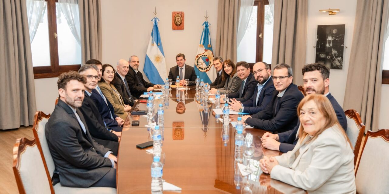 Orrego firmó un acuerdo con UNICEF para reforzar las políticas de protección de la niñez