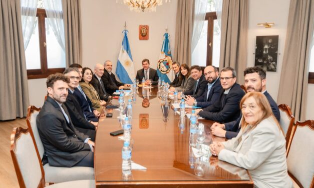 Orrego firmó un acuerdo con UNICEF para reforzar las políticas de protección de la niñez