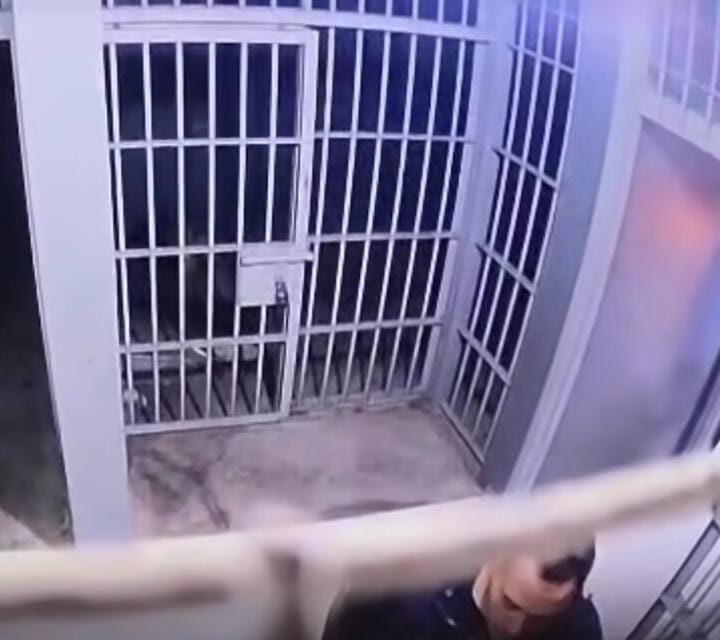 Cámaras, golpes y una fractura: las imágenes que complican a cinco policías de la comisaría 31