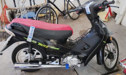 Una moto robada terminó en un barrio de Capital y dos personas fueron detenidas tras intentar escapar