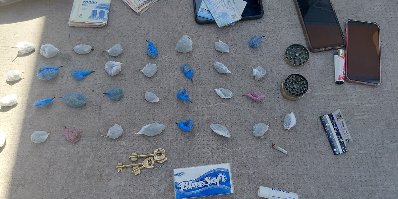 Tres detenidos tras ser sorprendidos con marihuana en pleno centro