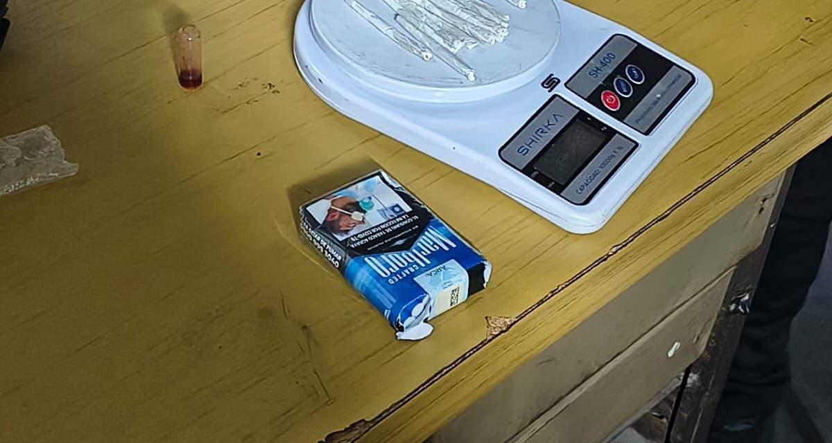 Lo trasladaron a una comisaría y encontraron 14 cigarrillos de marihuana entre sus pertenencias