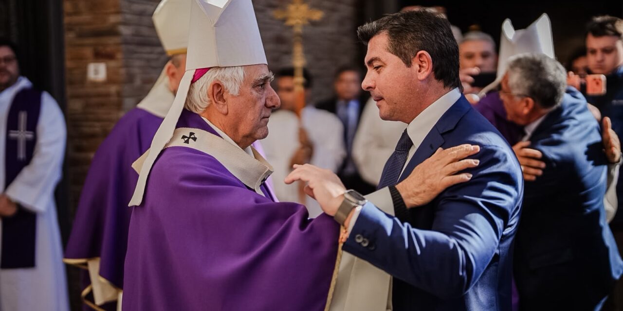 Orrego acompañó a los familiares de las víctimas en una emotiva misa tras la tragedia aérea