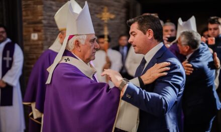 Orrego acompañó a los familiares de las víctimas en una emotiva misa tras la tragedia aérea