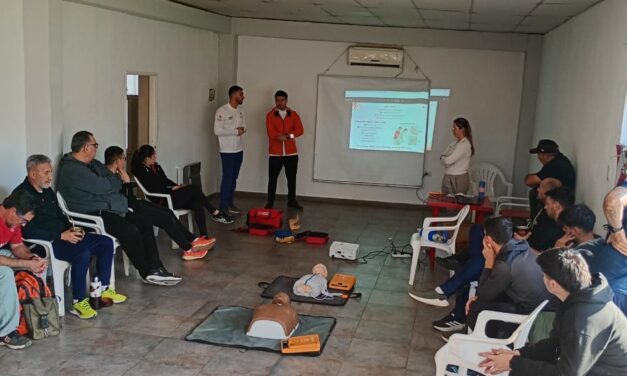 El Club UVT fue sede de una capacitación en RCP y primeros auxilios para fortalecer la seguridad deportiva