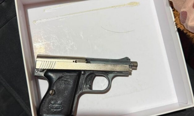 Lo pararon para identificarlo y terminó detenido por llevar un arma de fuego