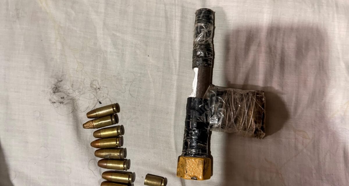 Detuvieron a un hombre en Capital con una “tumbera” apta para disparar
