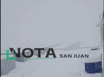 Mirá las primeras imágenes y videos de esta tarde en Veladero, con la nevada y los 11° bajo cero que se registran en plena cordillera sanjuanina.