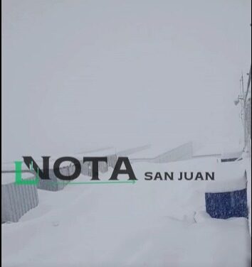 Mirá las primeras imágenes y videos de esta tarde en Veladero, con la nevada y los 11° bajo cero que se registran en plena cordillera sanjuanina.