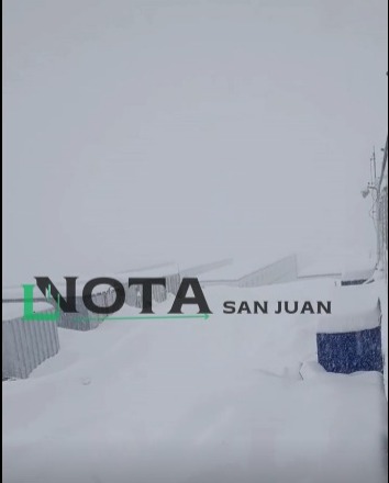 Mirá las primeras imágenes y videos de esta tarde en Veladero, con la nevada y los 11° bajo cero que se registran en plena cordillera sanjuanina.