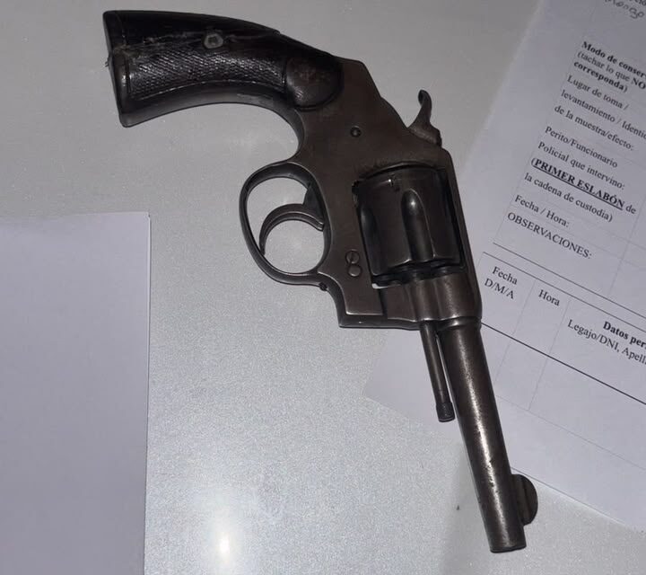 Rawson: amenazó a su propio hermano con un cuchillo y un arma de fuego y terminó detenido