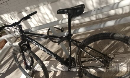Lo sorprendieron intentando robar una bicicleta frente a una escuela y tenía una ganzúa
