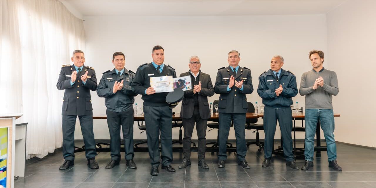 Reconocieron a 36 policías por rescates, operativos y actuaciones que ayudaron a salvar vidas