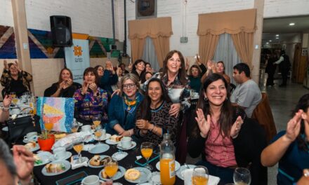 Homenajearon a docentes de Educación Especial con una tarde de juegos, té y reconocimientos