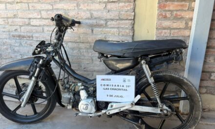 Encontraron en un descampado una moto robada que tenía pedido de secuestro