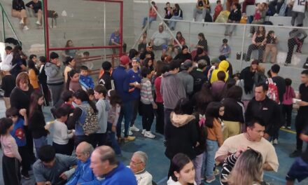 Una tarde a puro boxeo, chocolate y regalos reunió a cientos de familias
