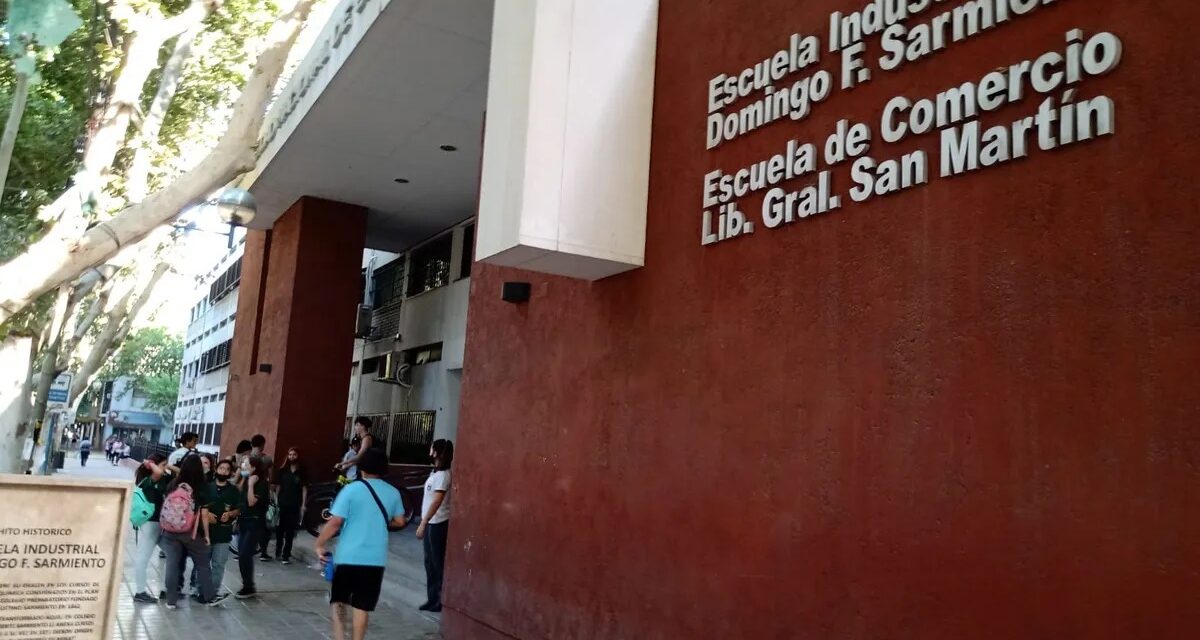 Padres de colegios preuniversitarios van a la Justicia y denuncian adoctrinamiento en las aulas