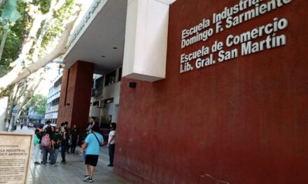 Padres de colegios preuniversitarios van a la Justicia y denuncian adoctrinamiento en las aulas