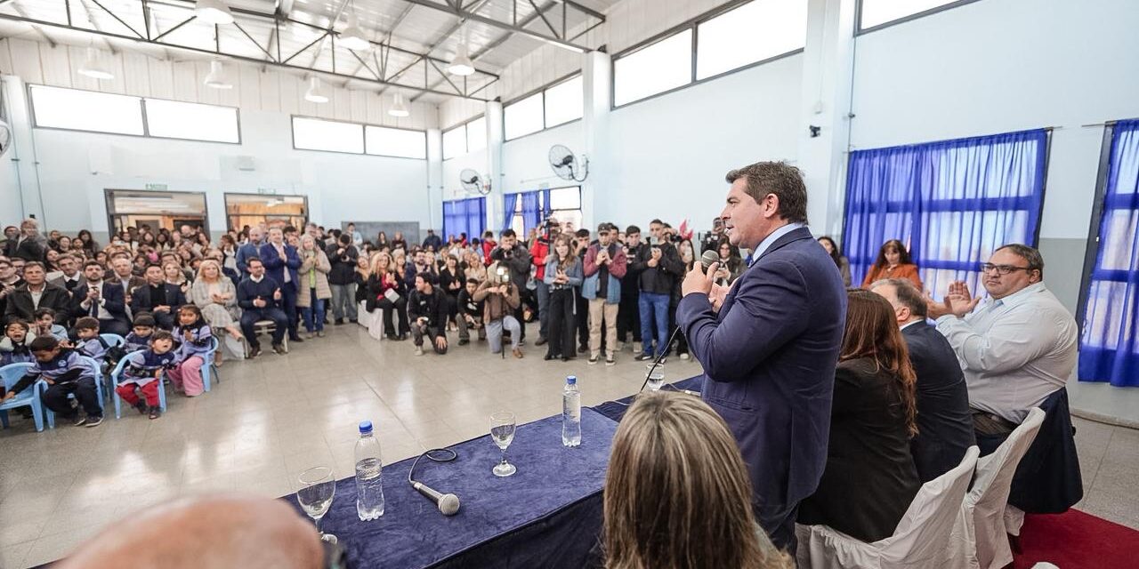 Orrego inauguró obras en una escuela de Difunta Correa y anunció más tecnología para los estudiantes