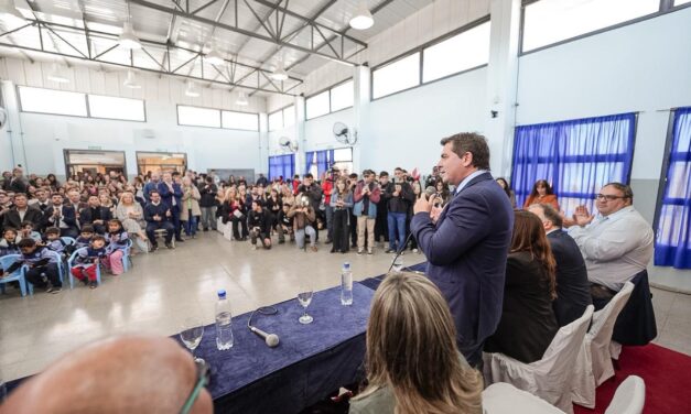 Orrego inauguró obras en una escuela de Difunta Correa y anunció más tecnología para los estudiantes