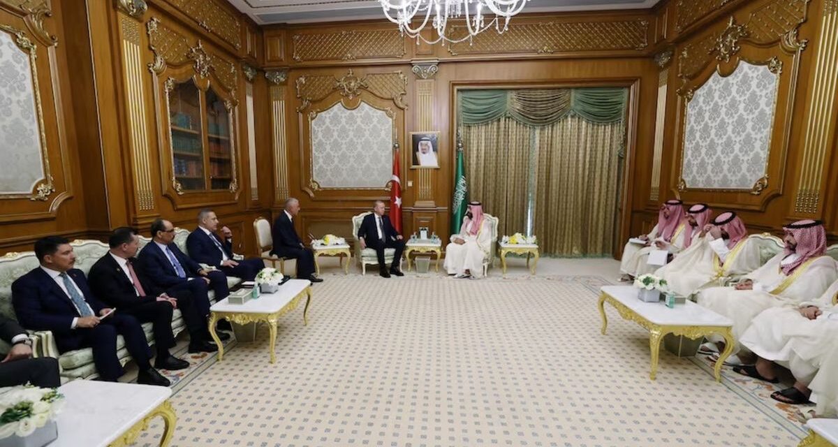 Arabia Saudita, Turquía y Pakistán sellan un pacto de defensa en plena escalada del conflicto en Medio Oriente