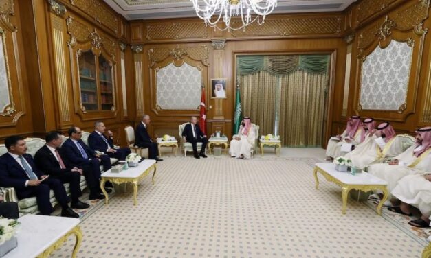 Arabia Saudita, Turquía y Pakistán sellan un pacto de defensa en plena escalada del conflicto en Medio Oriente