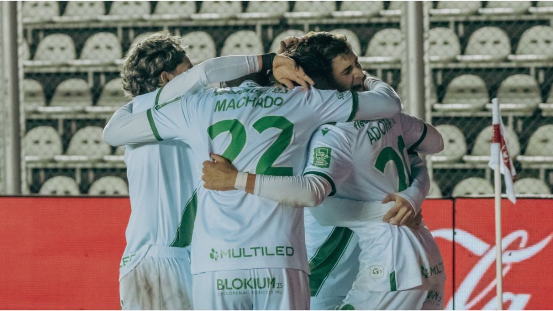 Banfield sufrió, pero avanzó en la Copa Argentina: le ganó por penales a Midland tras un picante 2-2 en Morón