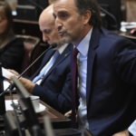 el senador Joaquín Benegas Lynch encabeza empresa que asesora a extranjeros en la compra de tierras en Argentina