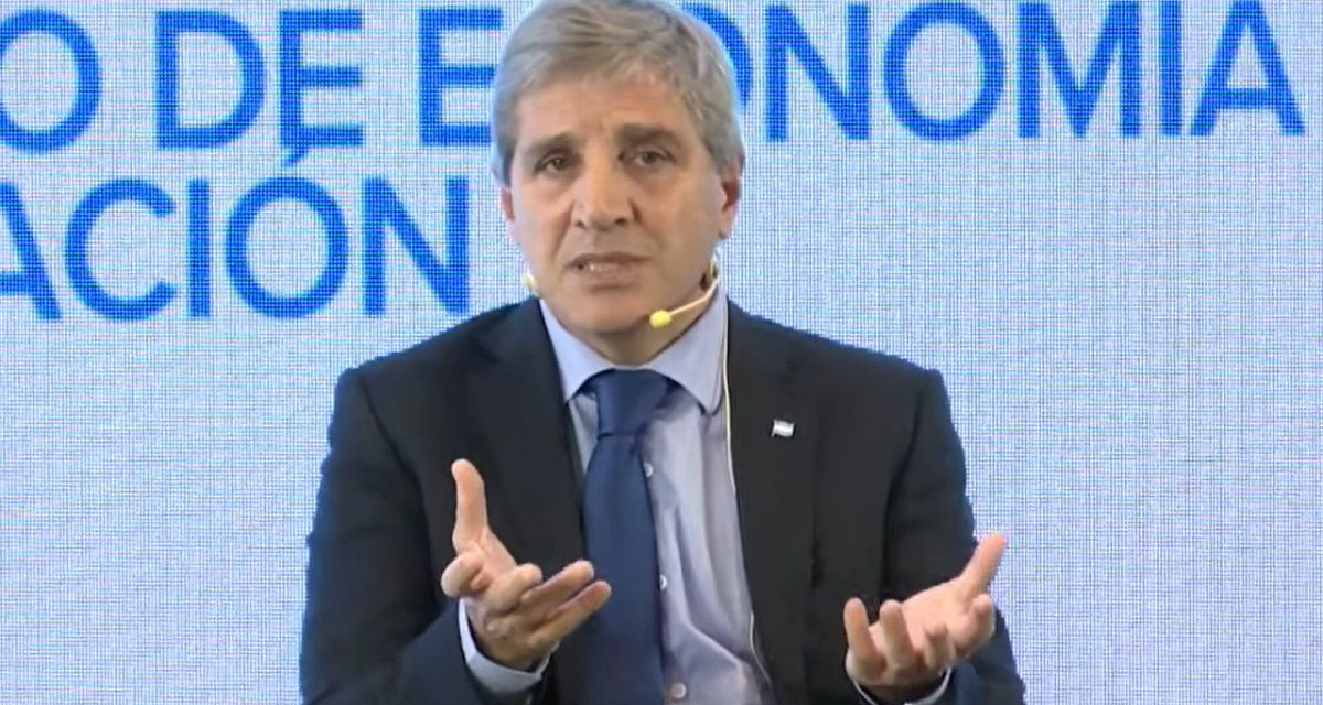 Luis Caputo viajó a Estados Unidos para participar de la cumbre del G20 y buscará reunirse con Scott Bessent