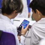«No experimenten con los chicos»: la advertencia en «QR!» sobre la inteligencia artificial y el uso de pantallas