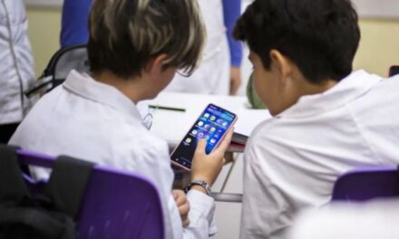 «No experimenten con los chicos»: la advertencia en «QR!» sobre la inteligencia artificial y el uso de pantallas