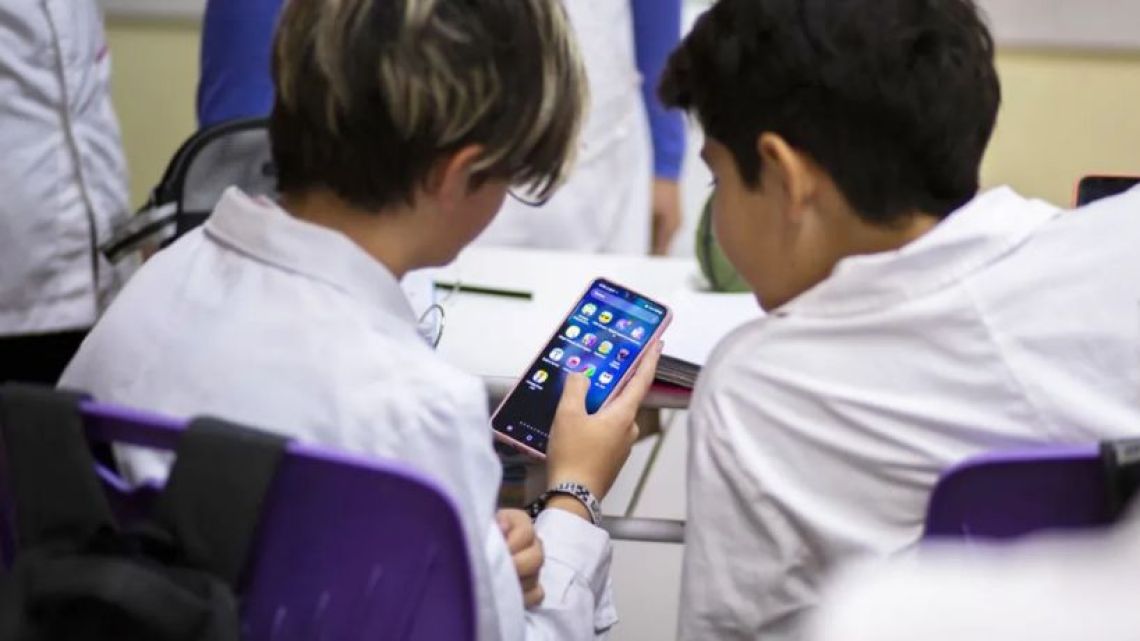 «No experimenten con los chicos»: la advertencia en «QR!» sobre la inteligencia artificial y el uso de pantallas