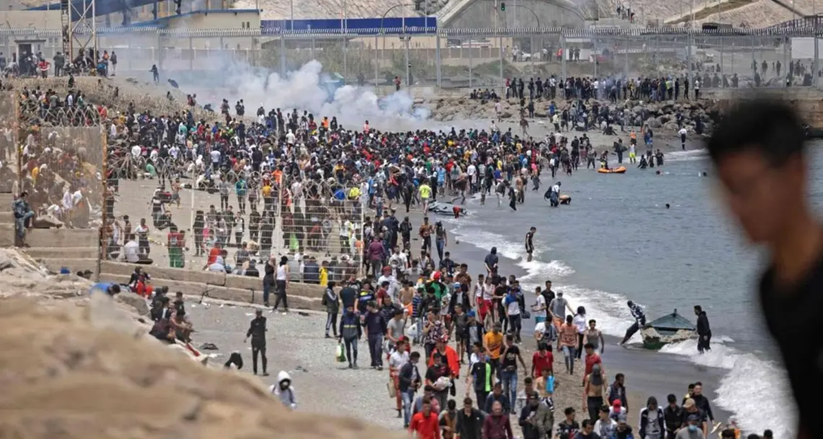 El gobierno de España negó fallas de inteligencia tras el ingreso masivo de migrantes de Ceuta