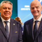 El pacto de hierro: por qué Chiqui Tapia es el último gran aliado de Infantino en Sudamérica
