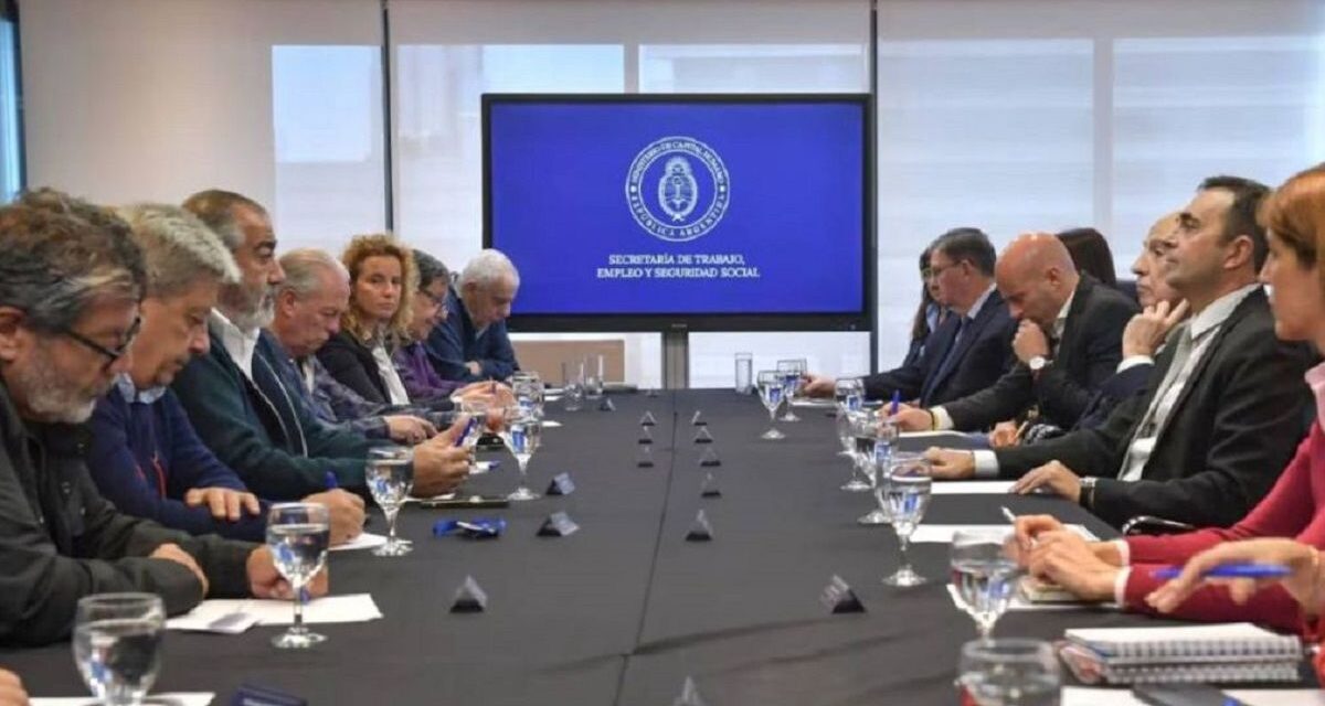No hubo acuerdo entre sindicatos y empresarios y el Gobierno definirá el nuevo monto