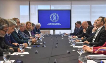 No hubo acuerdo entre sindicatos y empresarios y el Gobierno definirá el nuevo monto