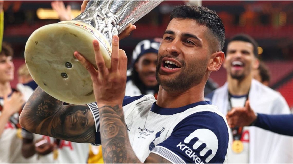 Cristian Cuti Romero se despidió del Tottenham y parte rumbo al Atlético de Madrid