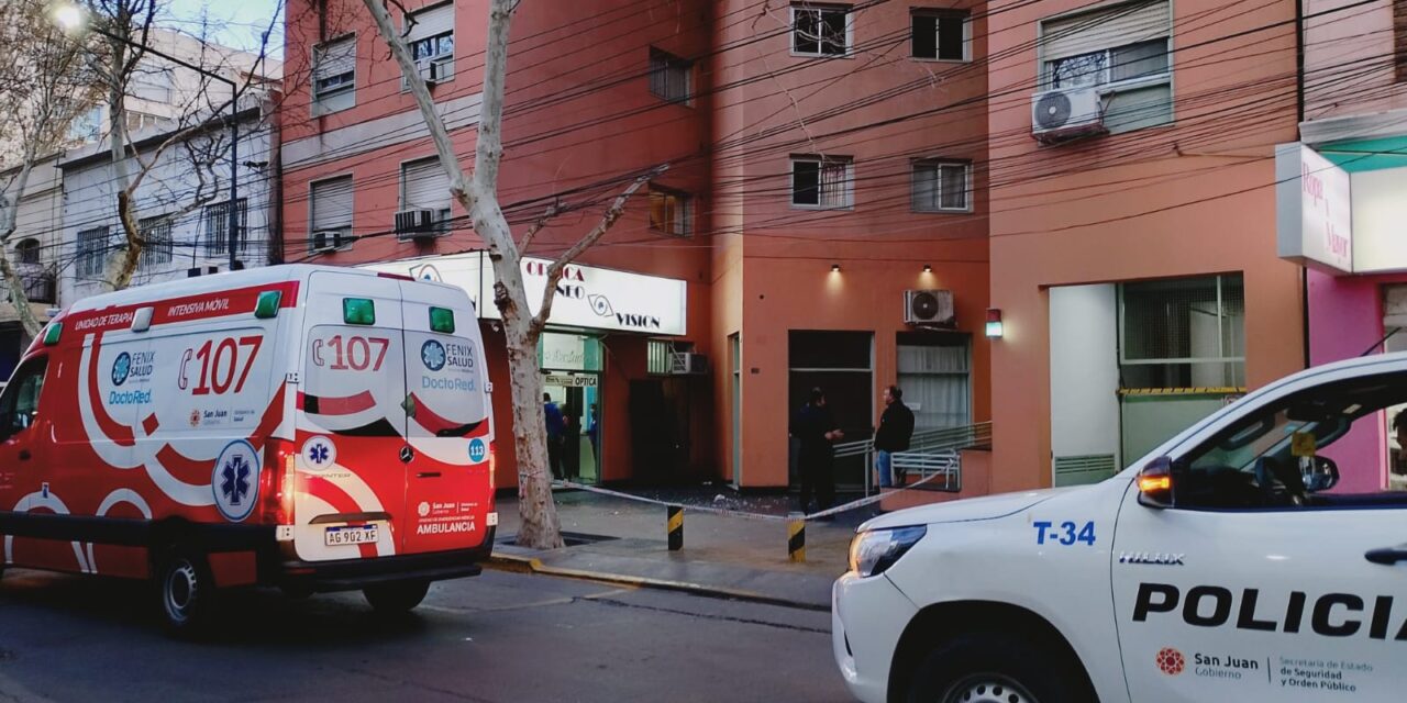 Fuerte discusión de pareja terminó con una persona herida y asistencia médica en pleno centro