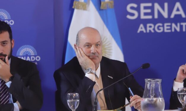 Javier Milei sostiene a Federico Sturzenegger, pero el Congreso pone en pausa su agenda desreguladora