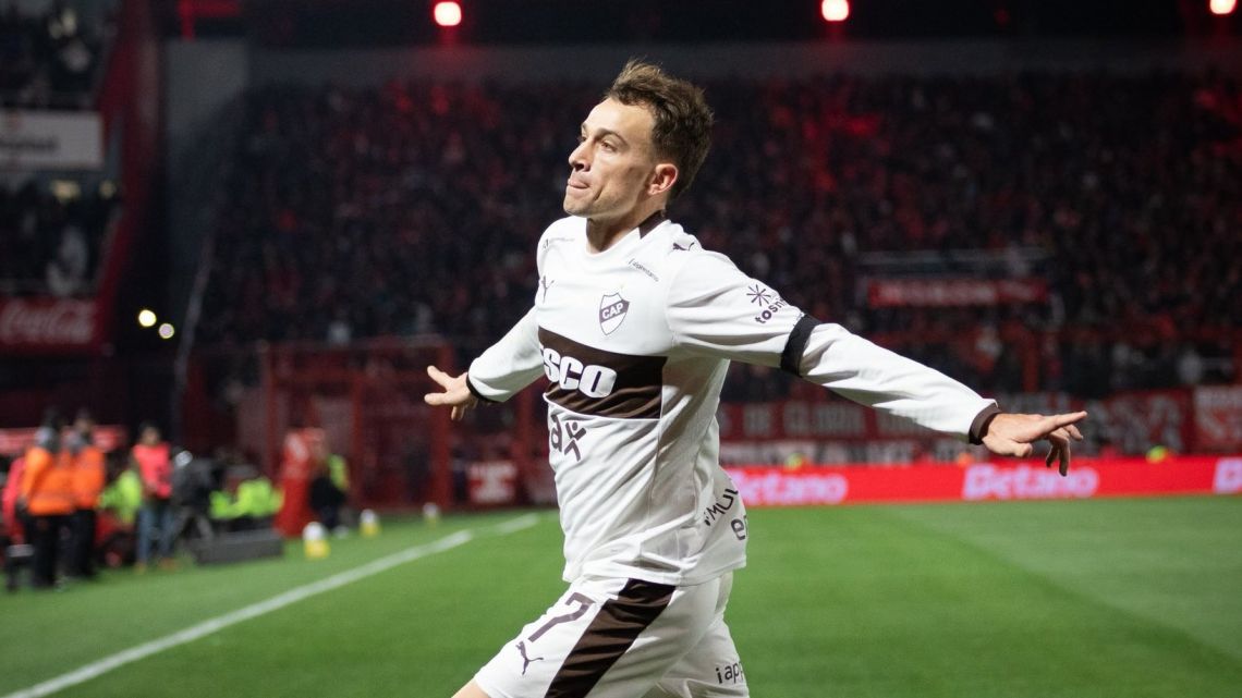 Platense aprovechó un error de Rey y amargó a Independiente en Avellaneda
