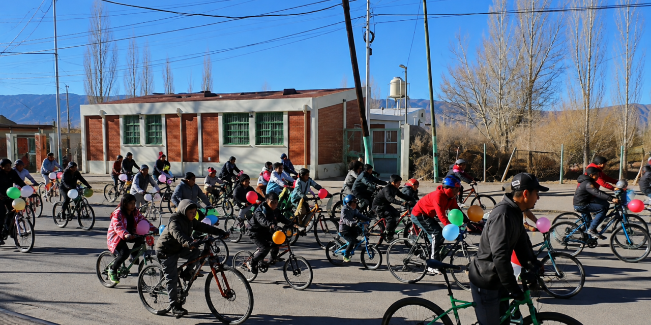 Pedaleando por la fe: la tradicional bicicleteada vuelve a reunir a los vecinos de Iglesia