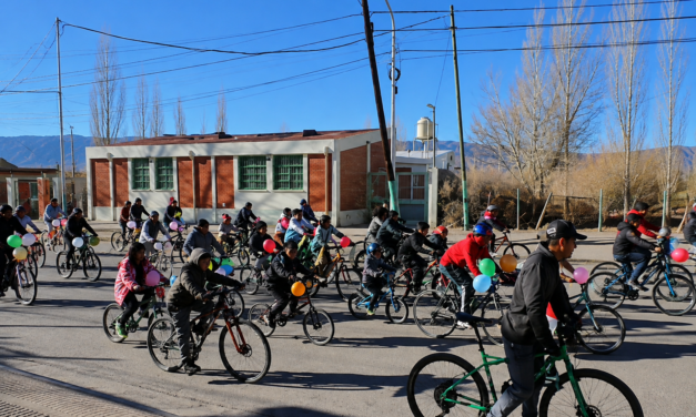 Pedaleando por la fe: la tradicional bicicleteada vuelve a reunir a los vecinos de Iglesia