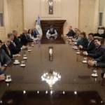 Javier Milei reúne al Gabinete y el Congreso debate la reforma del BCRA