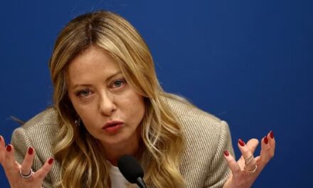Italia propone suspender la libre circulación con España y suma adeptos