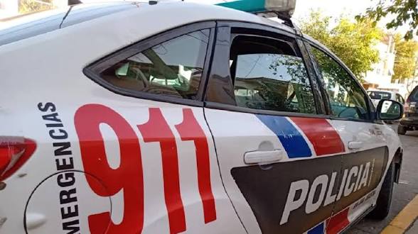Robó una pizarra de un supermercado, escapó y terminó detenido a pocas cuadras