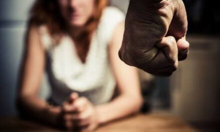 Condenado por golpear a su pareja y fracturarle dos dedos de una mano