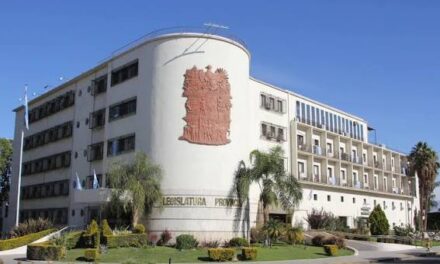 El acuerdo con Vicuña avanza en la Legislatura y el PJ no acompañó el despacho