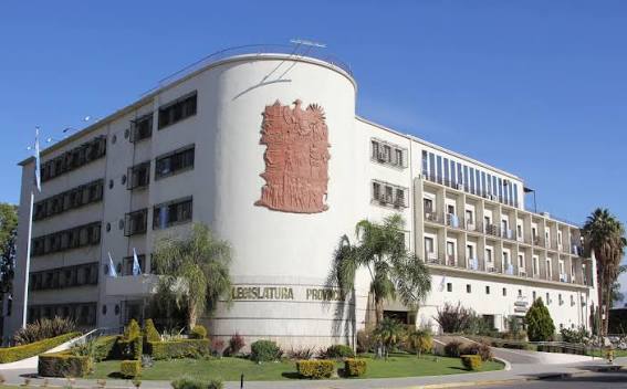 El acuerdo con Vicuña avanza en la Legislatura y el PJ no acompañó el despacho