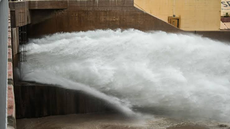 El Dique de Ullum abrió su descargador de fondo en una maniobra clave para mantener el embalse